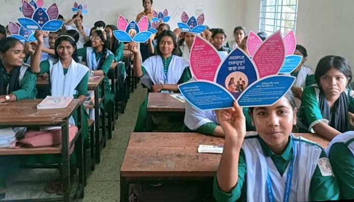 নেত্রকোণায় শিক্ষার্থীদের নিয়ে যৌন ও প্রজনন স্বাস্থ্য অধিকারবিষয়ক সচেতনতামূলক সেশন